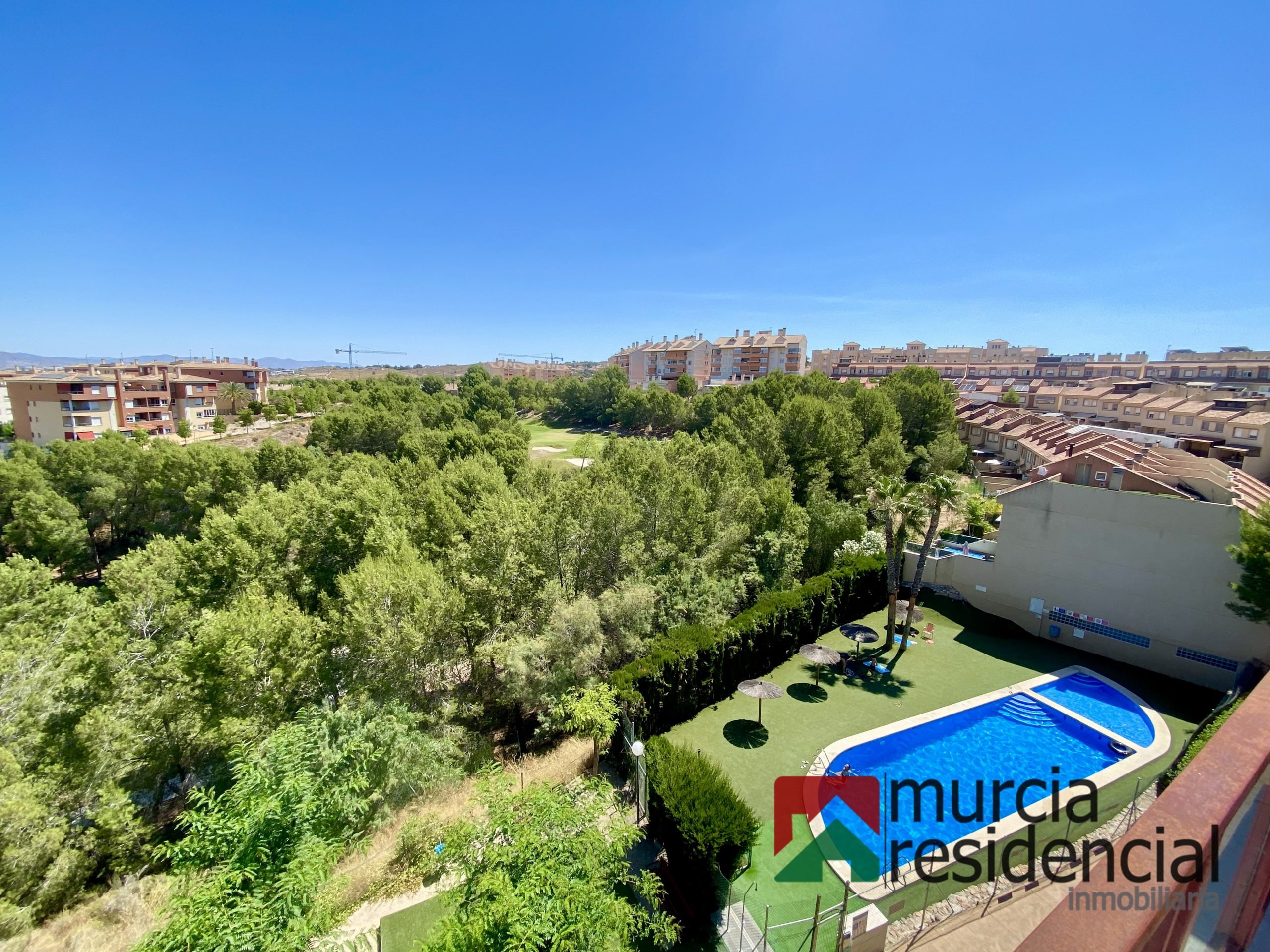 Atico en venta en Altorreal con vistas al campo de golf